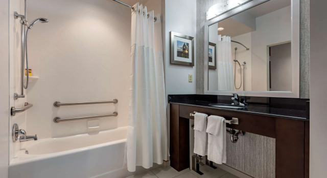 Четырёхместный люкс Best Western Plus The Hammondsport Hotel