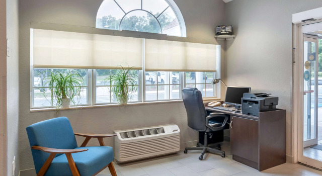 Microtel Inn & Suites by Wyndham Brooksville