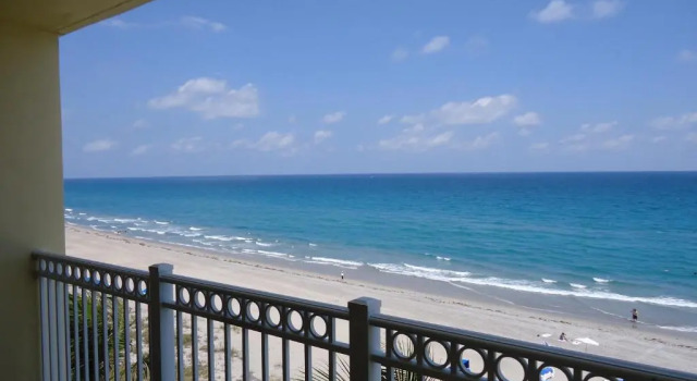Номер Standard oceanfront Delray Sands Resort