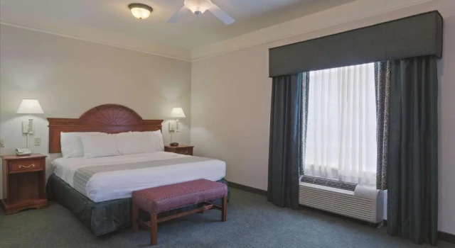 Двухместный люкс c 1 комнатой Stay Well Inn & Suites