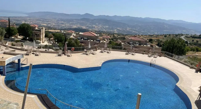 Relaxing 1 bedroom condo with pool and sea view, Book Hotel Droushia Pafos