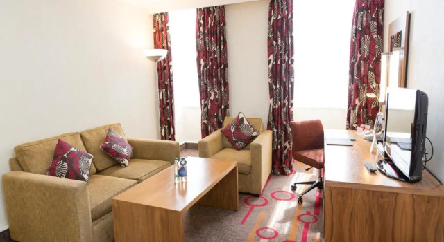 Двухместный полулюкс Hilton London Olympia
