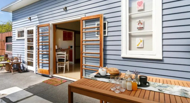 Studio Cottage - Walk to the Lake & Town, Забронировать Дом для отпуска Коттеджи Lake Taupo, Коттедж