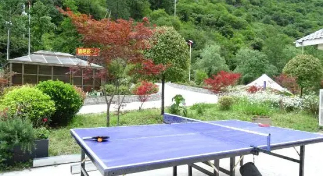 Xiaoyue Qinglan Garden Private Hot Spring Hotel (Lixiao Road Branch, Bipenggou Scenic Area), Prenota Hotel Ngawa Cina