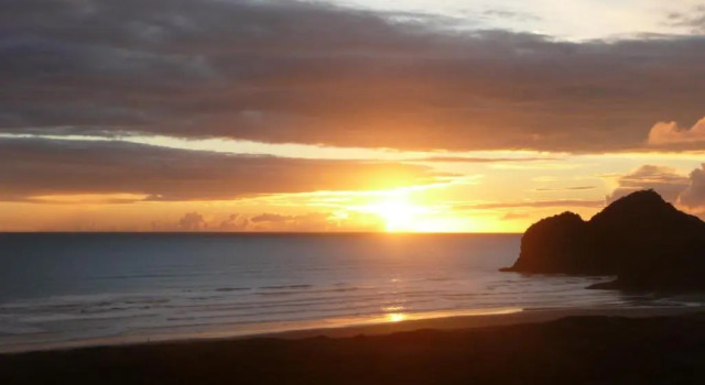 Коттедж с 2 комнатами Bethells Beach Cottages