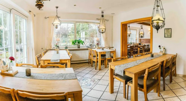 Zum Eichenfrieden, Rezervasyon Otel Neu Wulmstorf Lower-Saxony