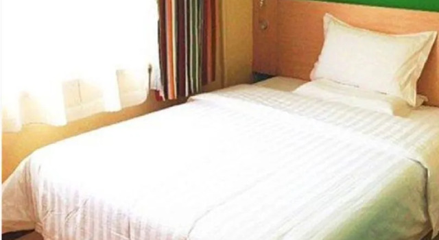 7 Days Inn Xian North 3rd Ring Yi Xue Yuan, Prenota Hotel Hotel a Shaanxi con parcheggio, Parcheggio
