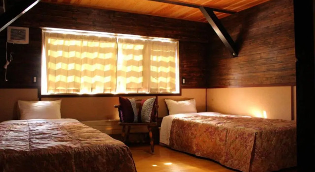 カフェロッジ Touch Wood, Rezervovat Hotel Hotely v Douhoku s parkováním, Parkování