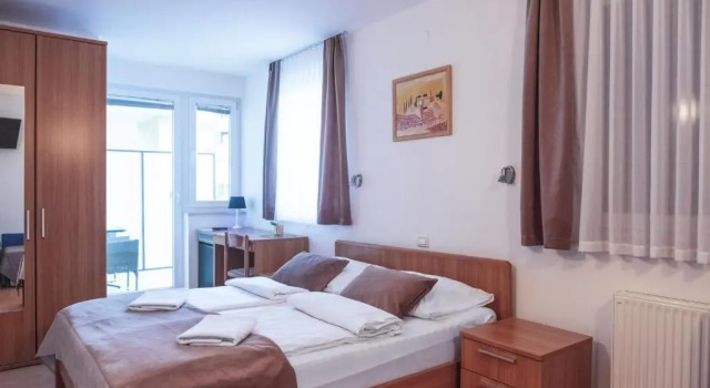 Четырёхместный номер Standard с балконом Hotel Keltika