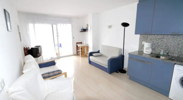 Apartment with 2 Bedrooms in Roses, with Wonderful City View, Pool Access, Furnished Terrace - 1 Km From the Beach