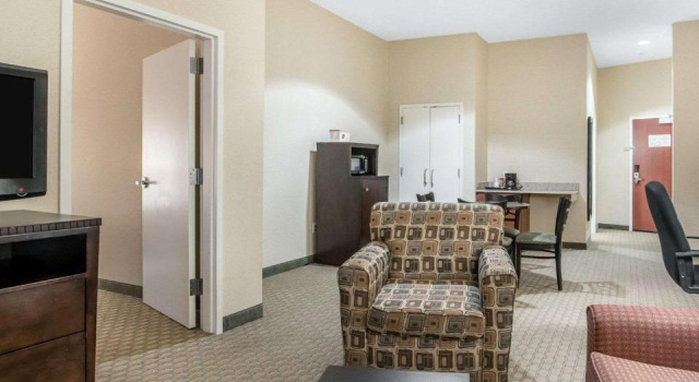 Люкс Spark by Hilton Vestal Binghamton University Area