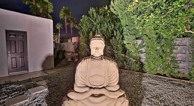 Pet-friendly Palm Springs Escape w/ Heated Pool!, Забронировать Дом для отпуска Палм-Спрингс Coachella Valley, рядом с Desert Regional Medical Center