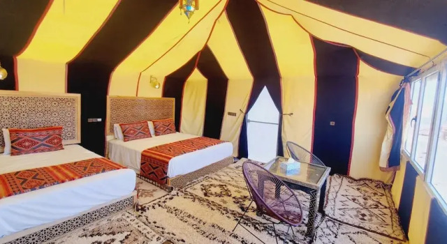 Тент с видом на горы Ksar Merzouga Camp