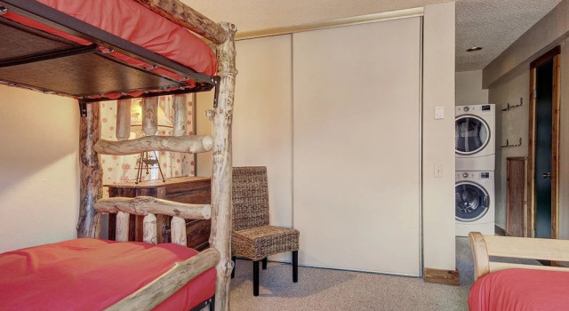 Номер Standard Nice Update Condo - Great Access to Superbee Lift in East Village - AN302 by RedAwning
