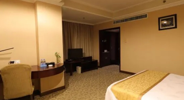 Номер Executive Huatian Century Hotel