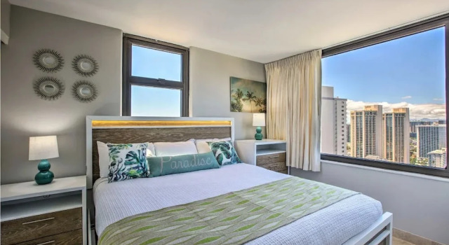 Номер Standard Beach Oasis with Ocean & City Views with FREE Parking!
