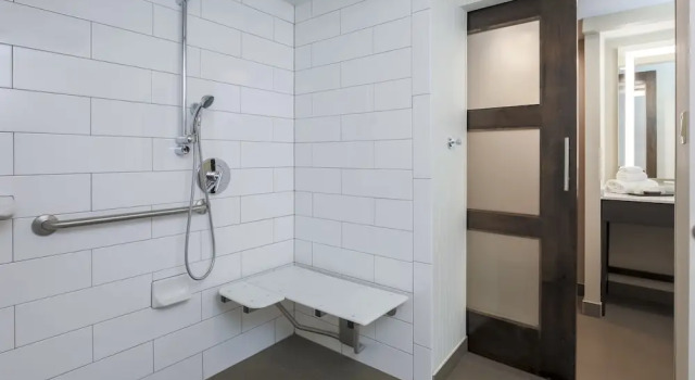 Двухместный люкс Corner Accessible Embassy Suites by Hilton Dallas-Love Field