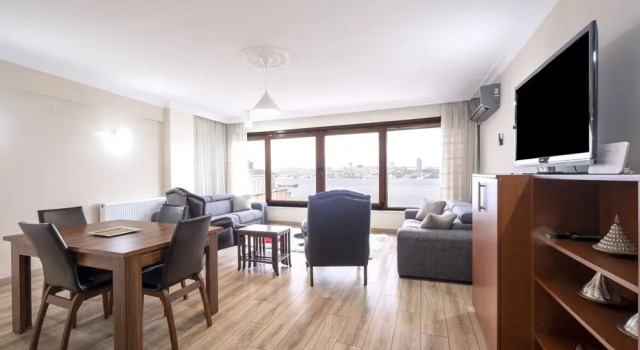Flat with Sea View near Uskudar Ferry Station, Boek Hotel Uskudar 