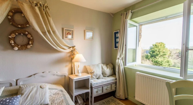 Двухместный номер Comfort с видом на сад Chambres dhotes Saint Malo La Barbinais Bed&Breaksfast