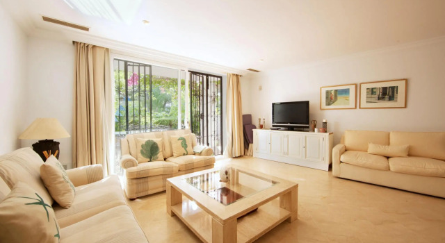 White Pearl Beach J4, Забронировать Отель Марбелья Коста-дель-Соль, рядом с Playa de Artola