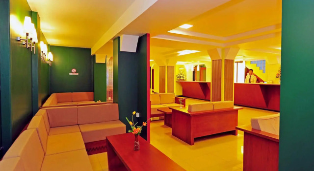 Clover Hotel, Забронировать Отель Бахан , рядом с Пагода Шведагон