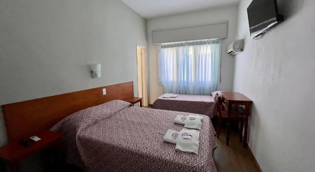 Трёхместный номер Standard Hotel Lobato