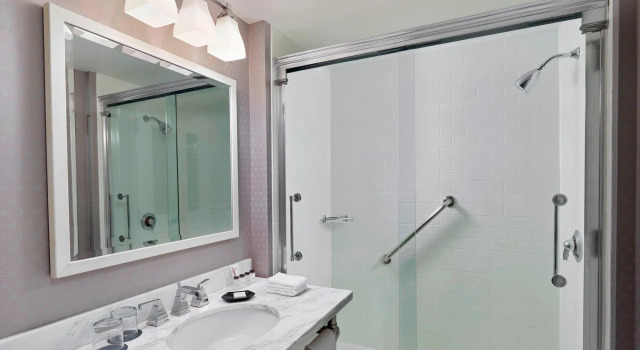 Двухместный номер Standard Sheraton Erie Bayfront Hotel