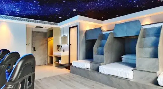 Кровать в общем номере Jedda Hotel (Shanghai Luodian Ancient Town)
