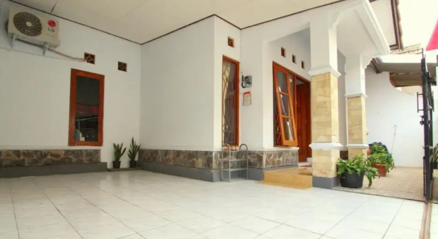 D'Java Homestay Seturan by The GrandJava, Book Hotel Hoteller i Seturan med parkering, Parkering