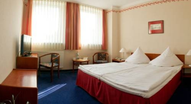 Alt Schweriner Schankstuben, Забронировать Отель Отели Шверина 3 звезды, рядом с Schleswig-Holstein-Haus, 3*
