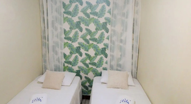 Vila Hostel Noronha, Забронировать Хостел Отели Фернанду-ди-Норонья с парковкой, рядом с Вила-дус-Ремедиус, Парковка