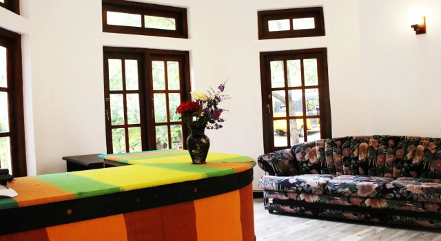 Lizzie Villa Guest House