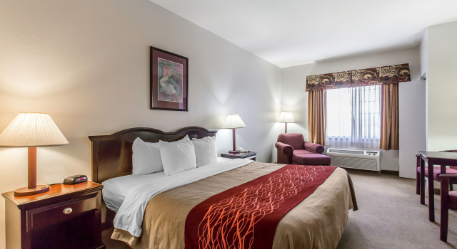 Quality Inn & Suites MidAmerica Industrial Park Area, Varaa Hotelli  