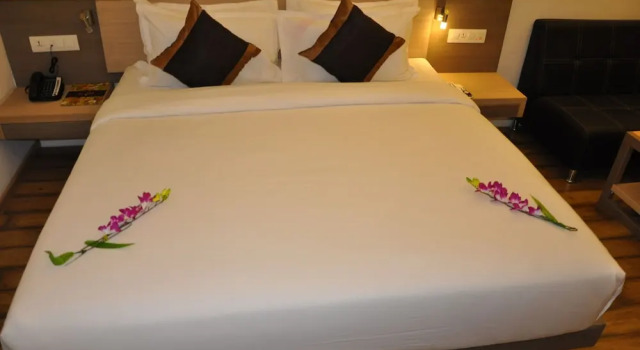 Номер Premium Pride Biznotel Manjusar Vadodara Near Sokhda Lake