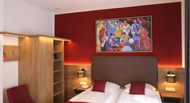 Полулюкс Deluxe Hotel Trapp