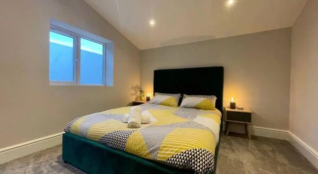 Апартаменты Modern Central Apartment + King Size Bed + Garden