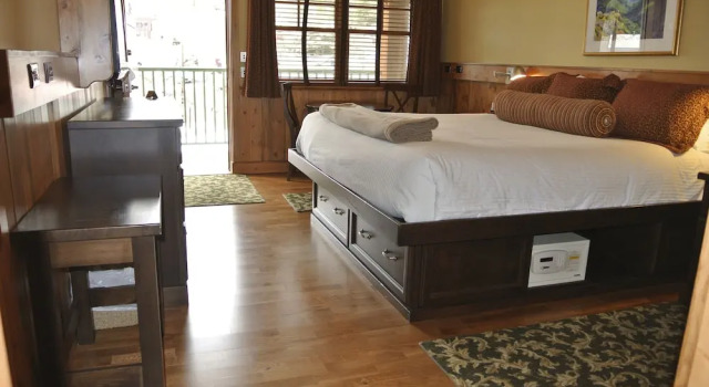 Двухместный номер Deluxe с балконом The Green Bridge Inn
