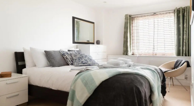 Luxury 3 Bed Next Victoria Station