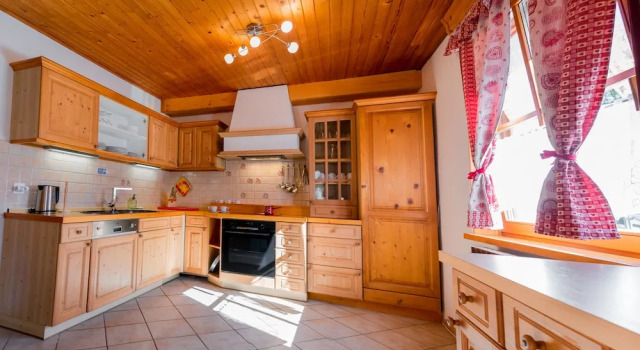 Апартаменты Comfort с 3 комнатами с балконом и с видом на горы Apartments in Villa Flora