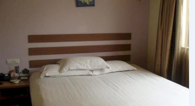 Home Inn Le 8, Book Hotel Hotels in Bengbu with Parking, Parking