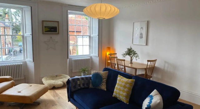 Апартаменты Stunning Georgian Flat in The Heart of Midhurst Old Town