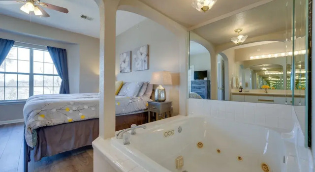 Branson Condo on Golf Course, 4 Mi to Downtown, Prenota Appartamento Hotel a Missouri con parcheggio, Parcheggio