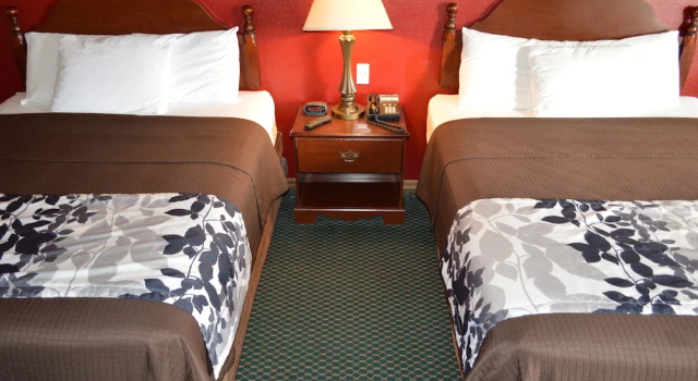 Четырёхместный номер Standard с балконом Western Motel