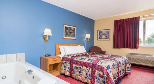Двухместный люкс Days Inn by Wyndham West-Eau Claire