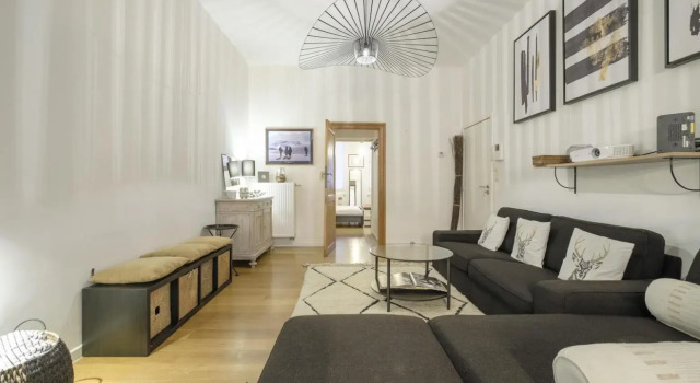 Magnificent 2 bedroom duplex + terrace Ixelles, Забронировать Отель Брюссель Брюссельский столичный регион, рядом с Центр изобразительных искусств BOZAR