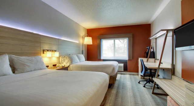 Четырёхместный номер Standard Holiday Inn Express Milwaukee North Brown Deer/Mequon by IHG