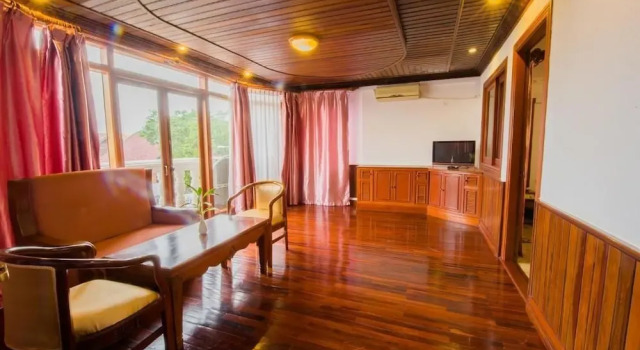 Семейный номер Deluxe с балконом Angkor Year Theme Hotel