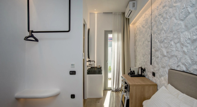 Levantes Luxury Suites I & II, Забронировать Отель Тинос Тинос, рядом с Церковь Кехровуни