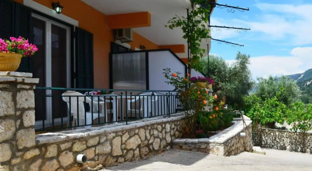 Студия Rania Apartments