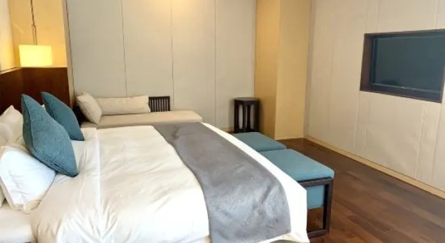 Deluxe Suite Hundred Hotel